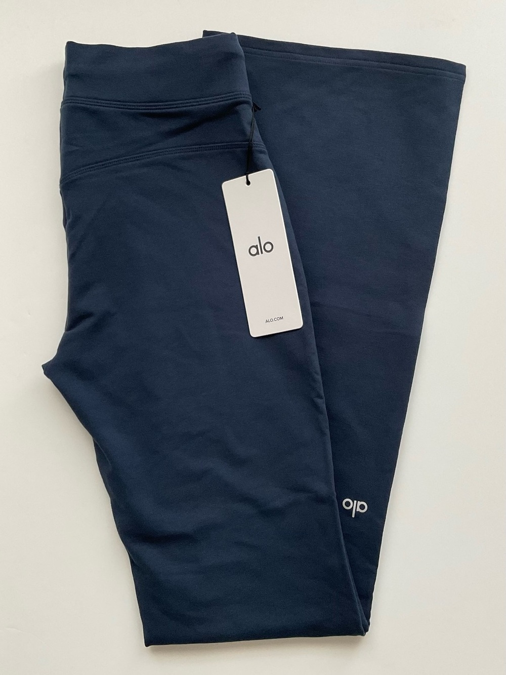 Alo Yoga Sway Boot Cut Sweatpant In Navy Size Small NWT - Picture 4 of 10